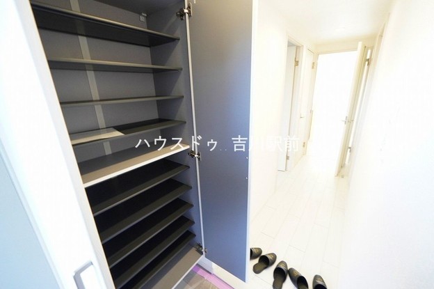 apartment 埼玉県吉川市木売１丁目9-4 クレオメデス101