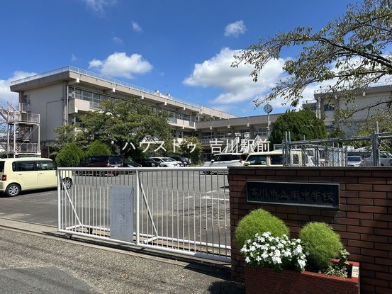 apartment 埼玉県吉川市木売１丁目9-4 クレオメデス101