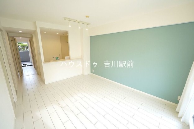apartment 埼玉県吉川市木売１丁目9-4 クレオメデス101