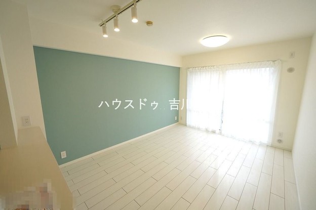 apartment 埼玉県吉川市木売１丁目9-4 クレオメデス101