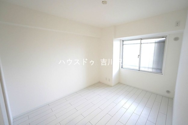 apartment 埼玉県吉川市木売１丁目9-4 クレオメデス101