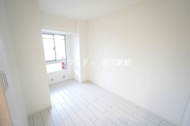 apartment 埼玉県吉川市木売１丁目9-4 クレオメデス101