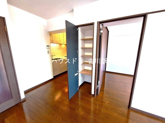 apartment 埼玉県吉川市木売１丁目9-4 クレオメデス101