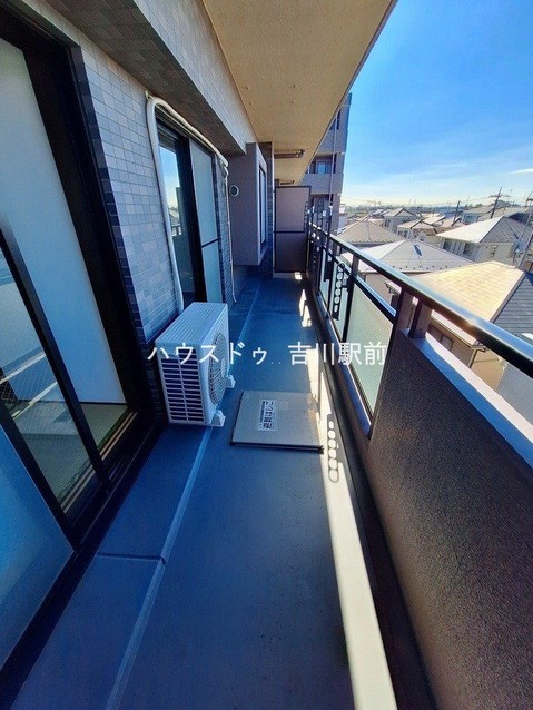apartment 埼玉県吉川市木売１丁目9-4 クレオメデス101