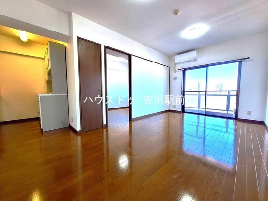 apartment 埼玉県吉川市木売１丁目9-4 クレオメデス101