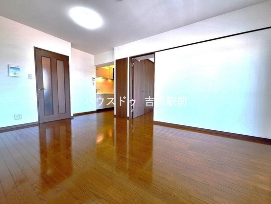 apartment 埼玉県吉川市木売１丁目9-4 クレオメデス101