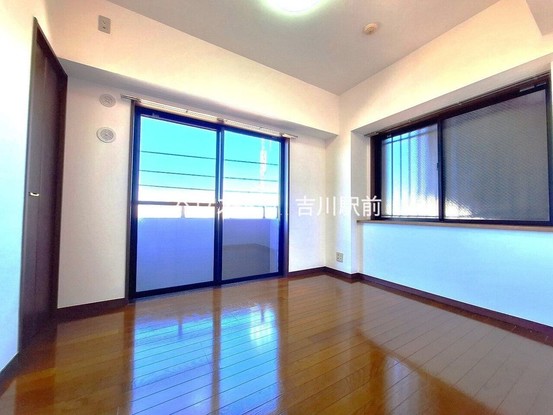apartment 埼玉県吉川市木売１丁目9-4 クレオメデス101