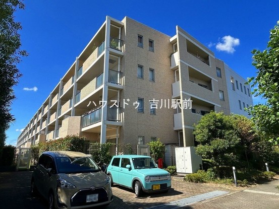 apartment 埼玉県吉川市木売１丁目9-4 クレオメデス101