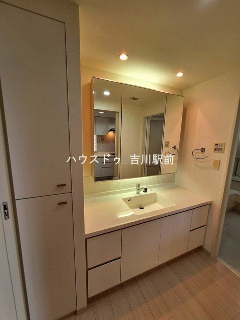 apartment 埼玉県吉川市木売１丁目9-4 クレオメデス101