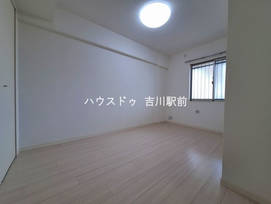 apartment 埼玉県吉川市木売１丁目9-4 クレオメデス101