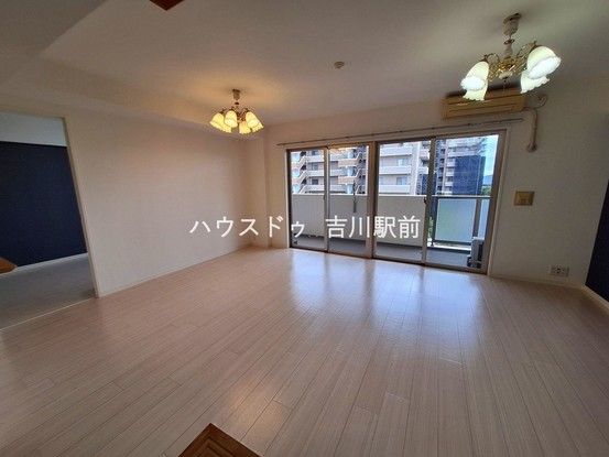 apartment 埼玉県吉川市木売１丁目9-4 クレオメデス101