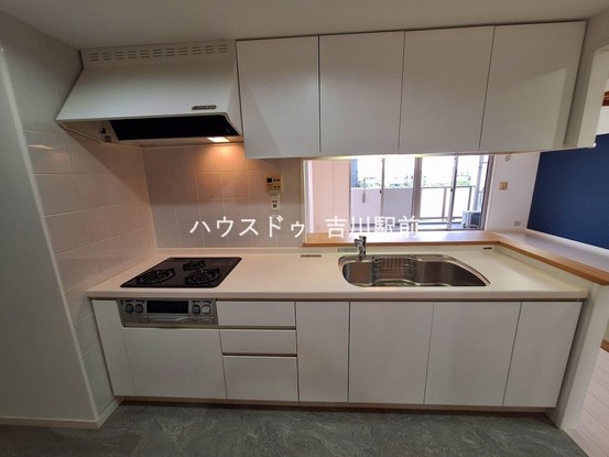 apartment 埼玉県吉川市木売１丁目9-4 クレオメデス101
