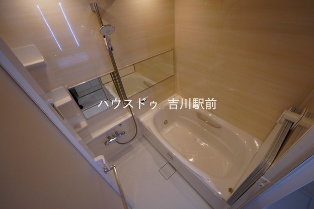 apartment 埼玉県吉川市木売１丁目9-4 クレオメデス101