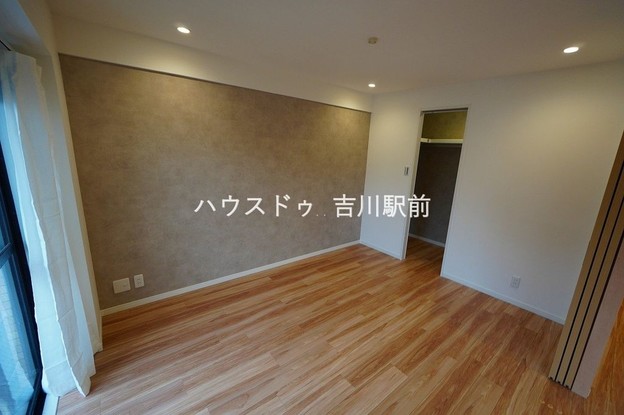 apartment 埼玉県吉川市木売１丁目9-4 クレオメデス101