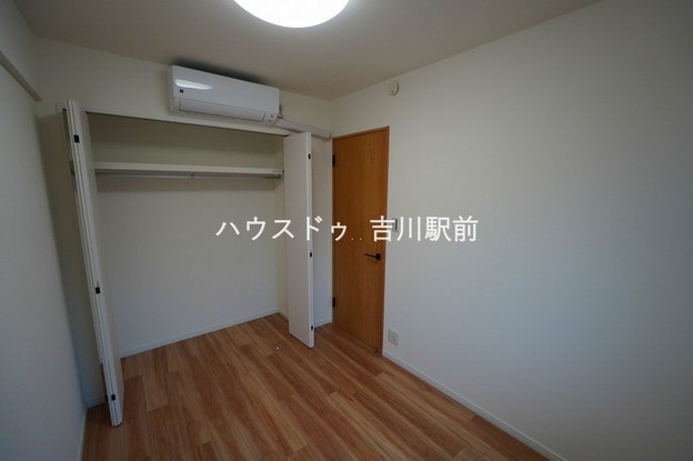 apartment 埼玉県吉川市木売１丁目9-4 クレオメデス101