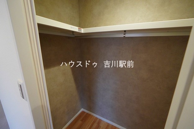 apartment 埼玉県吉川市木売１丁目9-4 クレオメデス101