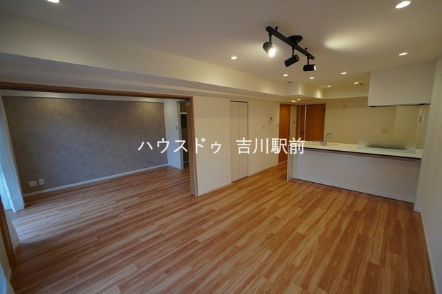 apartment 埼玉県吉川市木売１丁目9-4 クレオメデス101