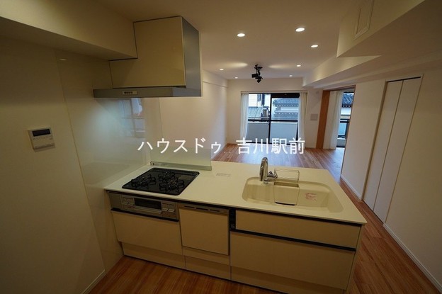apartment 埼玉県吉川市木売１丁目9-4 クレオメデス101
