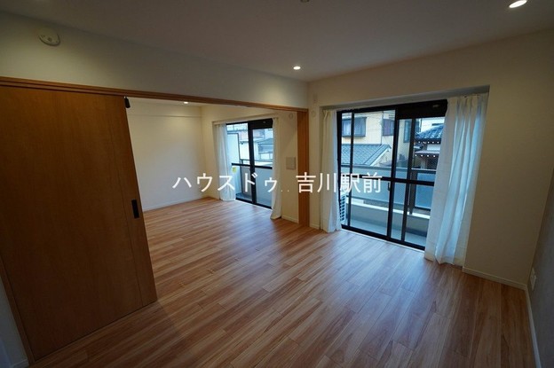 apartment 埼玉県吉川市木売１丁目9-4 クレオメデス101
