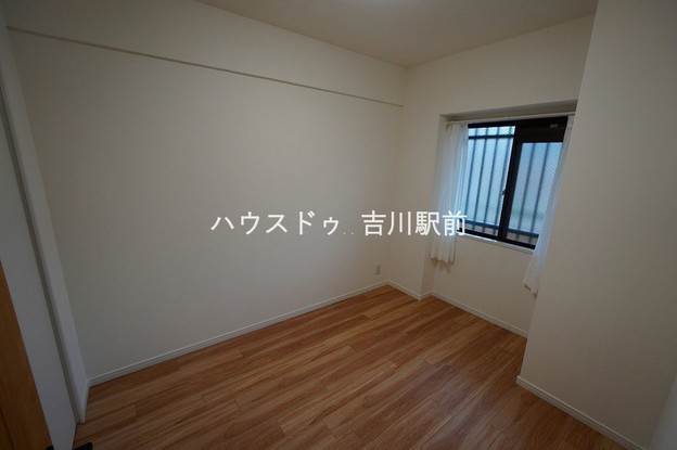 apartment 埼玉県吉川市木売１丁目9-4 クレオメデス101