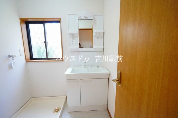detached 埼玉県吉川市木売１丁目9-4 クレオメデス101