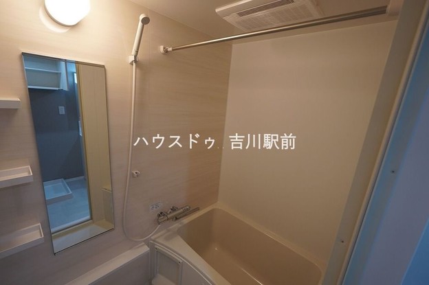 apartment 埼玉県吉川市木売１丁目9-4 クレオメデス101