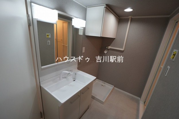 apartment 埼玉県吉川市木売１丁目9-4 クレオメデス101