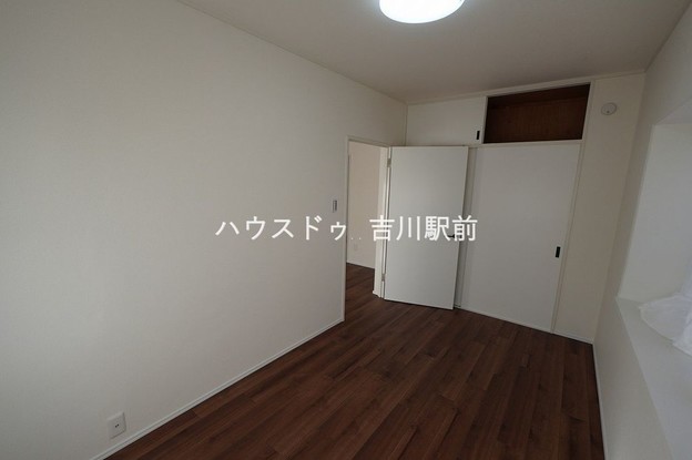 apartment 埼玉県吉川市木売１丁目9-4 クレオメデス101