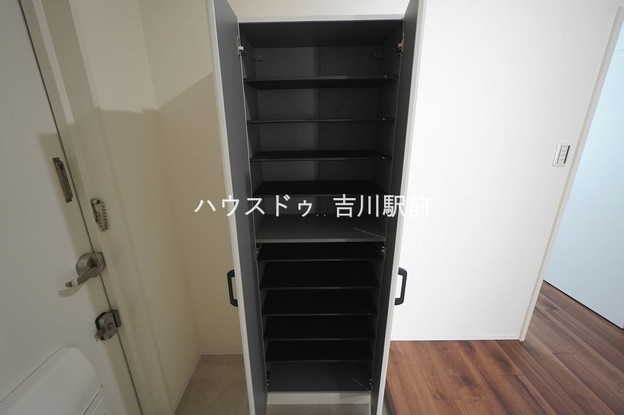 apartment 埼玉県吉川市木売１丁目9-4 クレオメデス101