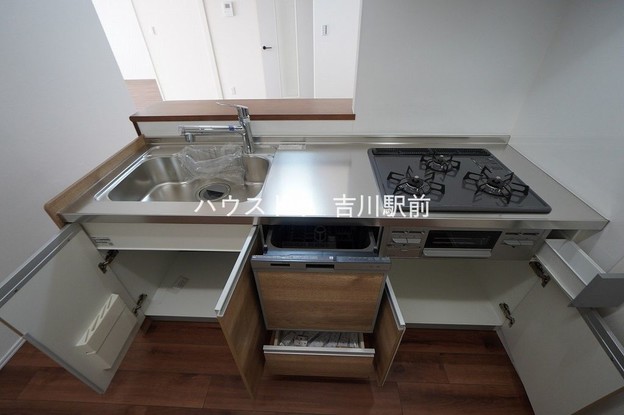 apartment 埼玉県吉川市木売１丁目9-4 クレオメデス101