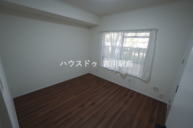 apartment 埼玉県吉川市木売１丁目9-4 クレオメデス101
