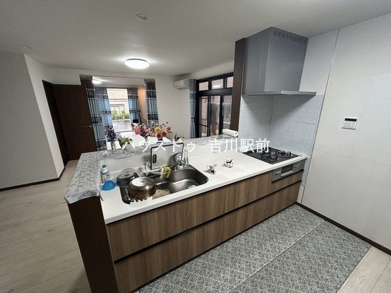 detached 埼玉県吉川市木売１丁目9-4 クレオメデス101