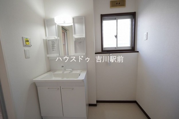 detached 埼玉県吉川市木売１丁目9-4 クレオメデス101