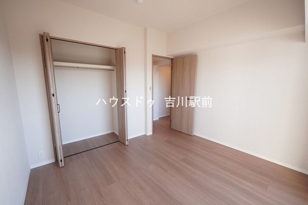 apartment 埼玉県吉川市木売１丁目9-4 クレオメデス101