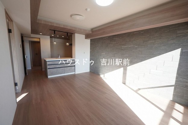 apartment 埼玉県吉川市木売１丁目9-4 クレオメデス101