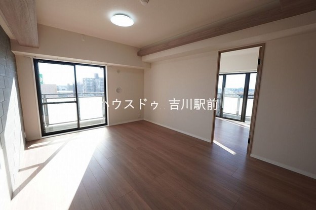 apartment 埼玉県吉川市木売１丁目9-4 クレオメデス101