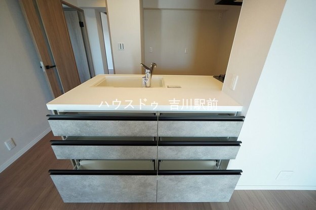 apartment 埼玉県吉川市木売１丁目9-4 クレオメデス101