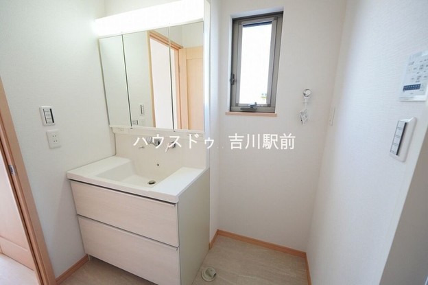 detached 埼玉県吉川市木売１丁目9-4 クレオメデス101