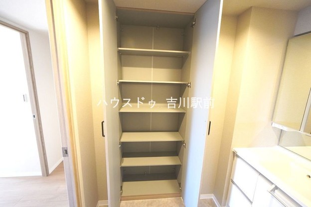 apartment 埼玉県吉川市木売１丁目9-4 クレオメデス101