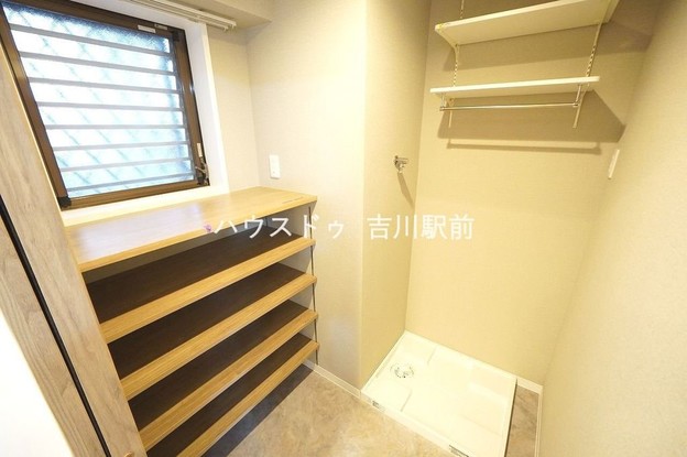 apartment 埼玉県吉川市木売１丁目9-4 クレオメデス101