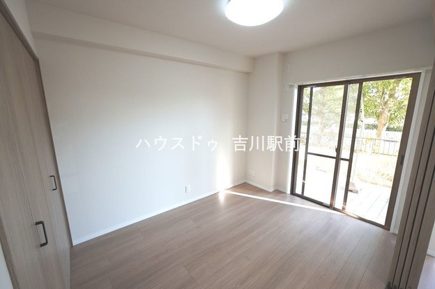 apartment 埼玉県吉川市木売１丁目9-4 クレオメデス101