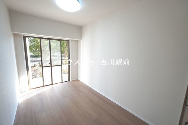 apartment 埼玉県吉川市木売１丁目9-4 クレオメデス101