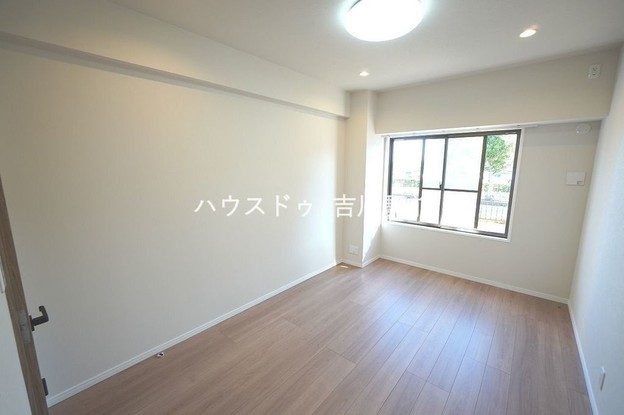 apartment 埼玉県吉川市木売１丁目9-4 クレオメデス101