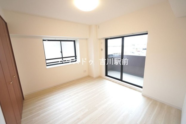 apartment 埼玉県吉川市木売１丁目9-4 クレオメデス101