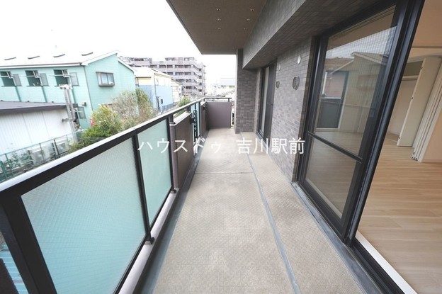 apartment 埼玉県吉川市木売１丁目9-4 クレオメデス101