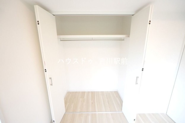 apartment 埼玉県吉川市木売１丁目9-4 クレオメデス101