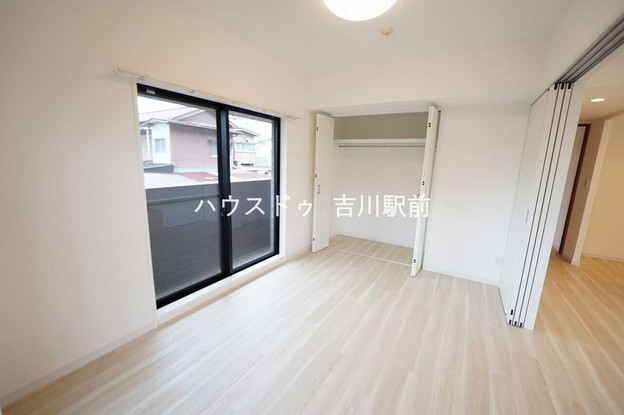 apartment 埼玉県吉川市木売１丁目9-4 クレオメデス101