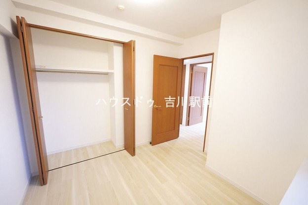apartment 埼玉県吉川市木売１丁目9-4 クレオメデス101