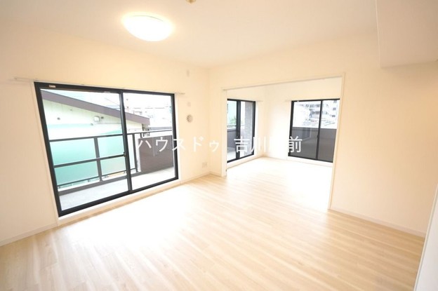 apartment 埼玉県吉川市木売１丁目9-4 クレオメデス101