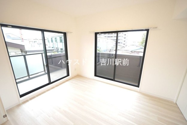 apartment 埼玉県吉川市木売１丁目9-4 クレオメデス101